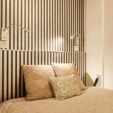 Two Bedroom Luxury Apartment - Balcony With View Of Notre Dame Paris Exterior photo