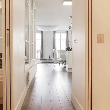 Two Bedroom Luxury Apartment - Balcony With View Of Notre Dame Paris Exterior photo