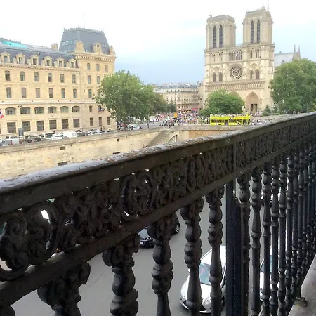 Two Bedroom Luxury Apartment - Balcony With View Of Notre Dame Paris Exterior photo