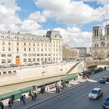 Two Bedroom Luxury Apartment - Balcony With View Of Notre Dame Paris Exterior photo