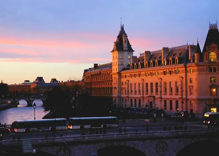 Two Bedroom Luxury Apartment - Balcony With View Of Notre Dame